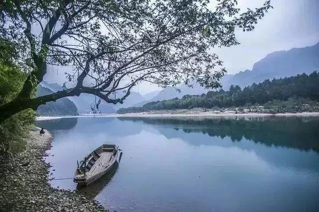 法拉利首款SUV渲染图曝光，搭载V12发动机的动力如何？游戏画面